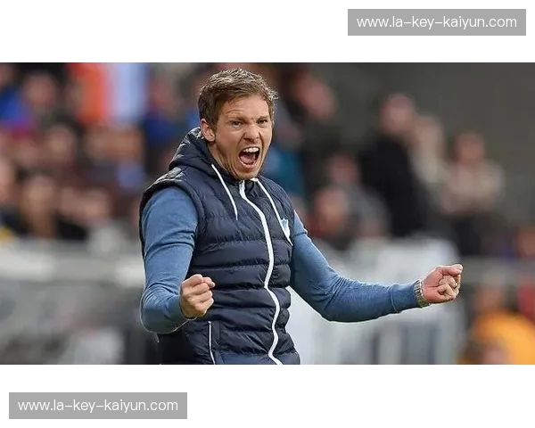 村庄奇迹撞向蓝月巨轮：当霍芬海姆在战术黑板上挑战曼城